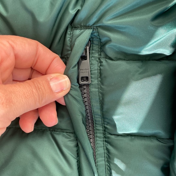 Prada - Picture 6 of 6